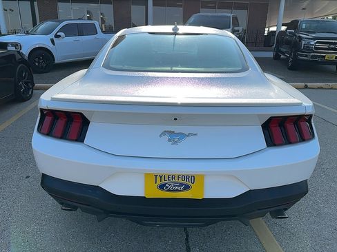 Used 2024 Ford Mustang Premium image 7