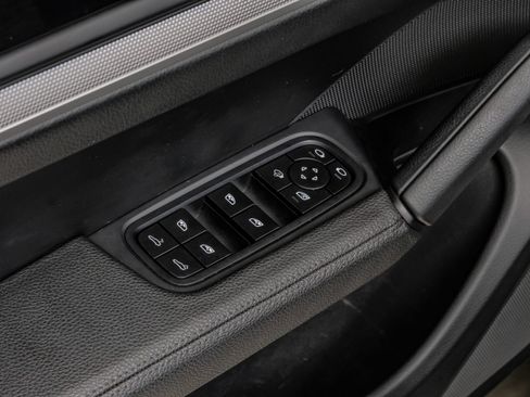 Used 2024 Porsche Cayenne Coupe AWD/4WD image 46