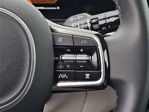 Certified 2025 Kia Sorento S w/ Panoramic Sunroof Package image 26