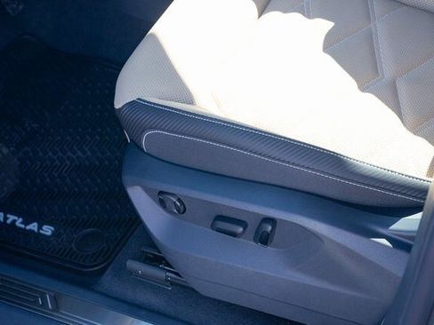 New 2026 Volkswagen Atlas Cross Sport SE image 27