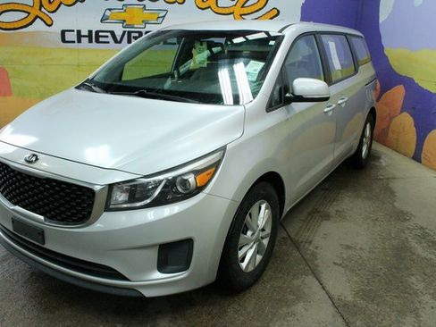 Used 2018 Kia Sedona L image 4