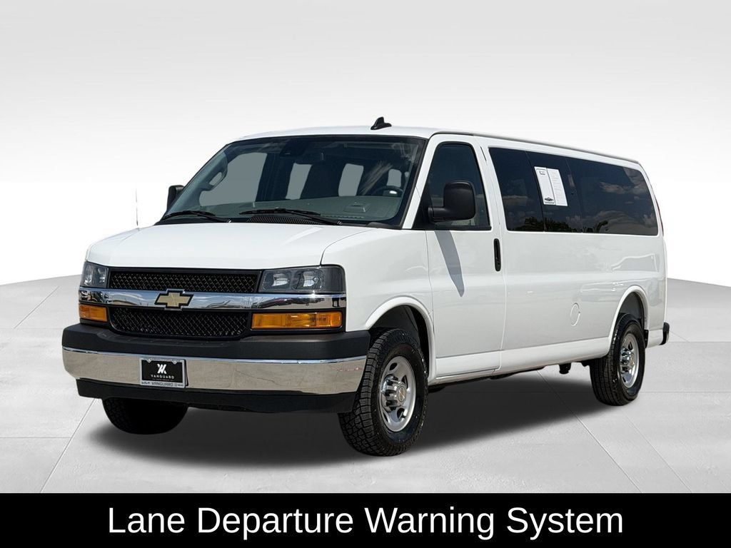 Used 2025 Chevrolet Express 3500 LT w/ LT Preferred Equipment Group RWD image 5