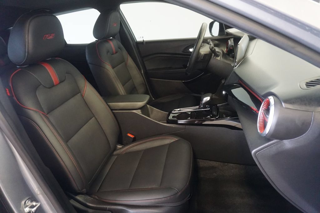 Used 2024 Chevrolet Trax RS w/ Sunroof Package FWD image 25