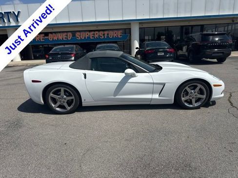 Used 2007 Chevrolet Corvette Convertible w/ Preferred Equipment Group RWD image 2