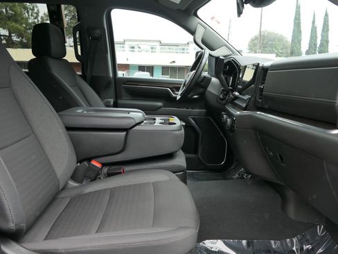 Used 2025 Chevrolet Silverado 2500 LT w/ Convenience Package AWD/4WD image 28