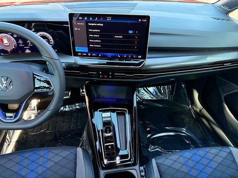 Used 2025 Volkswagen Golf R Black Edition image 18