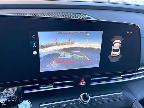 Used 2024 Hyundai Elantra Limited image 29