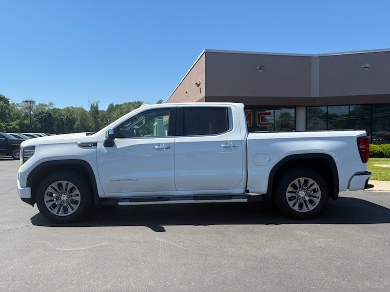 Used 2023 GMC Sierra 1500 Denali w/ Technology Package AWD/4WD image 2