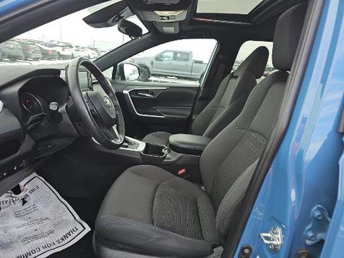 Used 2022 Toyota RAV4 SE image 7