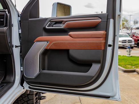 Used 2026 GMC Sierra 3500 Denali Ultimate image 37