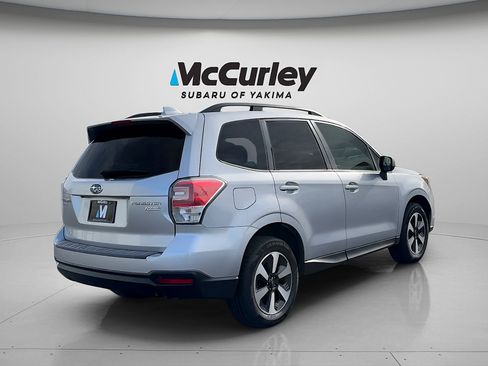 Used 2017 Subaru Forester 2.5i Premium w/ Popular Package #2A AWD/4WD image 6