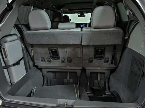 Used 2020 Toyota Sienna XLE FWD image 9