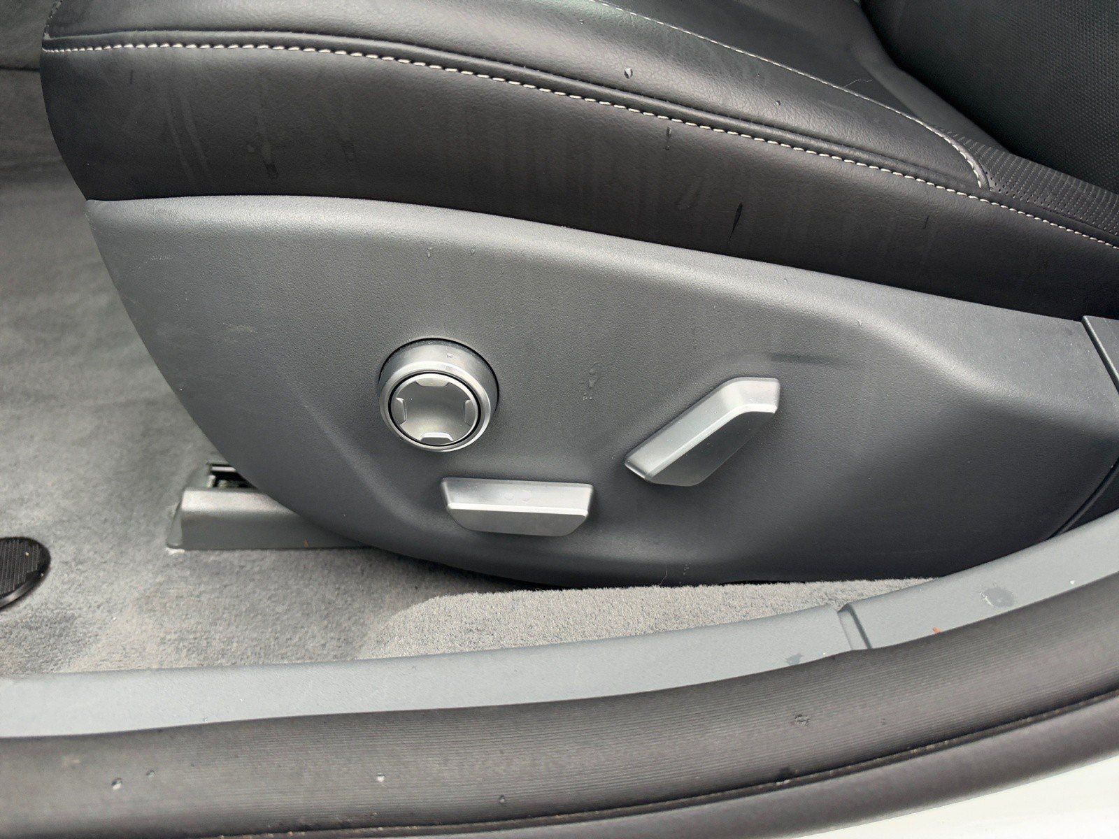 Used 2024 Lucid Air Pure RWD image 12