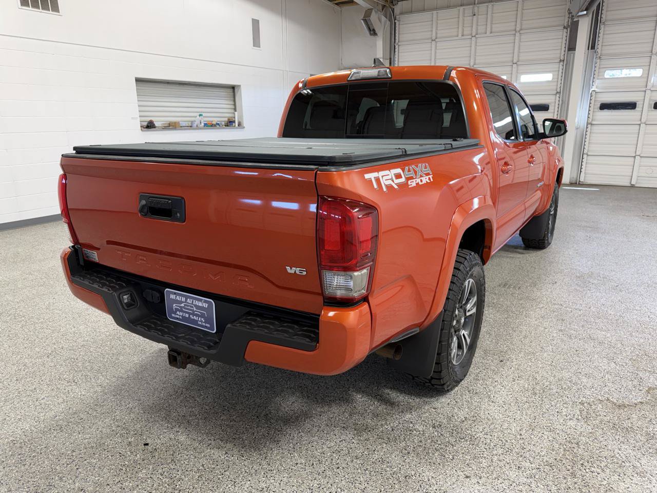 Used 2017 Toyota Tacoma TRD Sport w/ Tow Package (A/T) AWD/4WD image 5