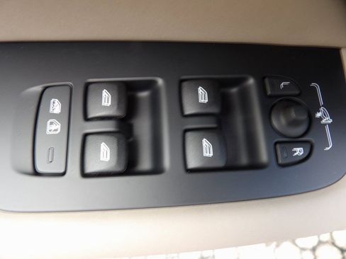 New 2026 Volvo XC60 B5 Core w/ Climate Package image 11