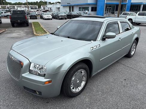 Used 2006 Chrysler 300 Touring RWD image 2