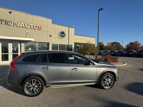 Used 2018 Volvo V60 T5 Cross Country Platinum image 44