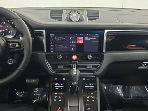 Certified 2025 Porsche Macan Turbo image 16