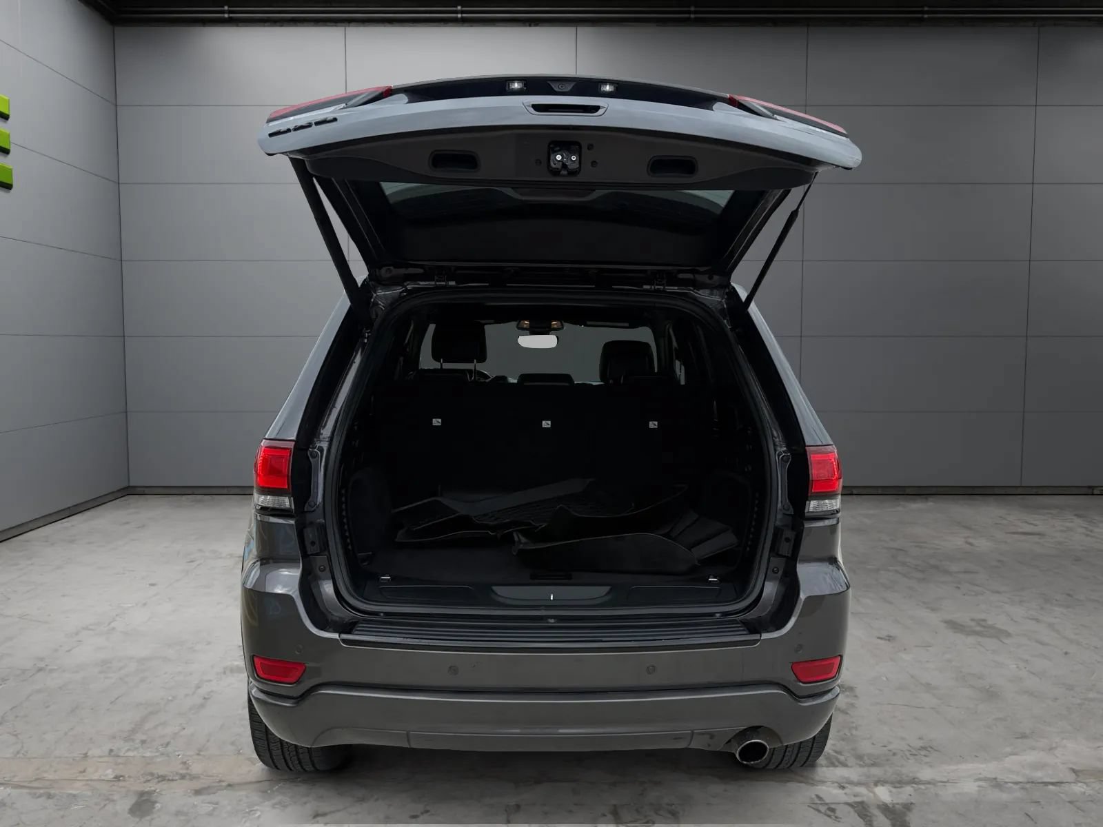 Used 2018 Jeep Grand Cherokee Altitude AWD/4WD image 9