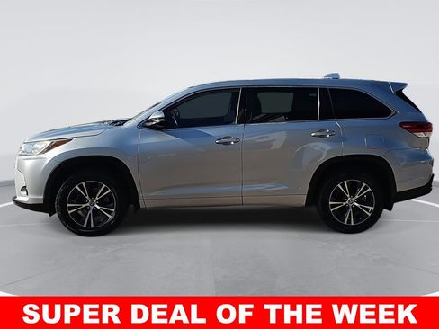 Used 2018 Toyota Highlander LE image 6