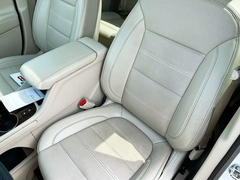 Used 2023 GMC Acadia Denali w/ Denali Technology Package AWD/4WD image 22