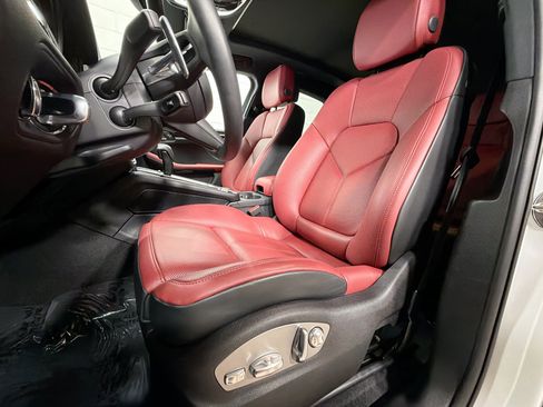 Certified 2026 Porsche Macan AWD/4WD image 5