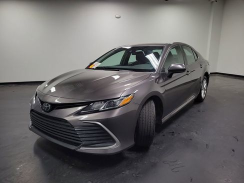 Used 2023 Toyota Camry LE image 4