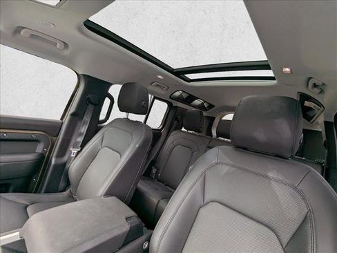 Used 2025 Land Rover Defender 110 S image 12