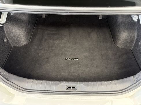 Used 2024 Nissan Altima 2.5 SV FWD image 12