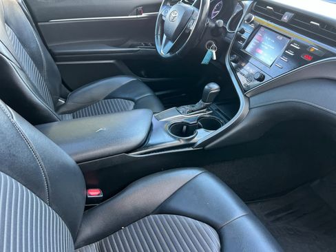 Used 2018 Toyota Camry SE w/ Moonroof Package image 16