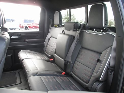 Used 2025 GMC Sierra 2500 AT4X image 25