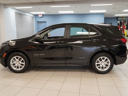 Used 2024 Chevrolet Equinox LS image 2