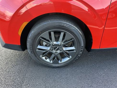 Used 2022 Kia Soul EX image 10