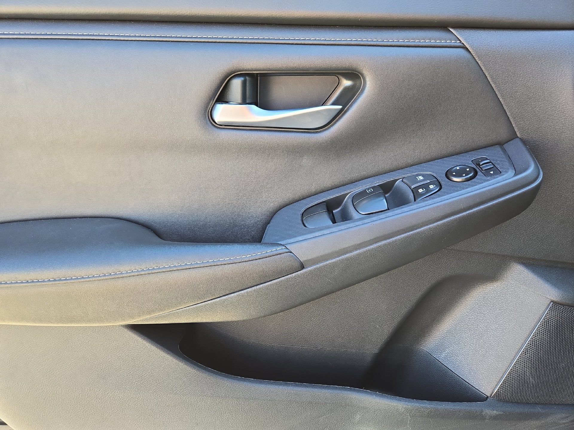 Used 2024 Nissan Sentra SV FWD image 15