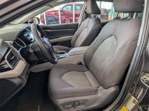 Used 2020 Toyota Camry LE image 5