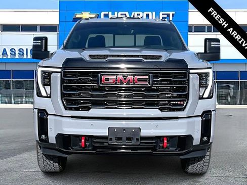 Used 2025 GMC Sierra 2500 AT4 w/ AT4 Premium Plus Package image 2