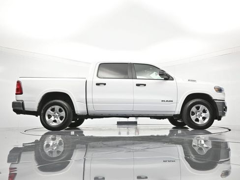 Used 2025 RAM 1500 Big Horn AWD/4WD image 40