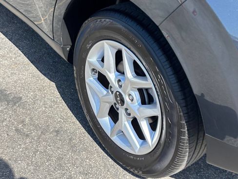 Used 2025 Kia Soul LX w/ LX Technology Package FWD image 30
