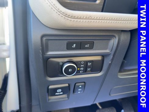 Used 2023 Ford Expedition Limited image 18