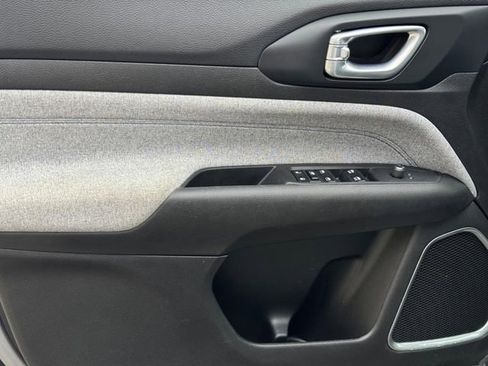 Used 2024 Jeep Compass Latitude w/ Altitude Special Edition image 15