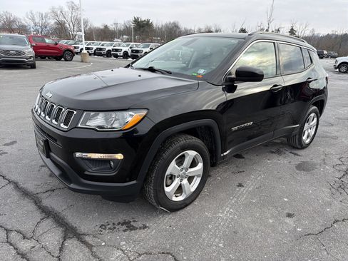 Used 2019 Jeep Compass Latitude w/ Popular Equipment Group image 8
