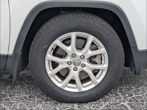 Used 2016 Jeep Cherokee Latitude w/ Safety/Convenience Group FWD image 11