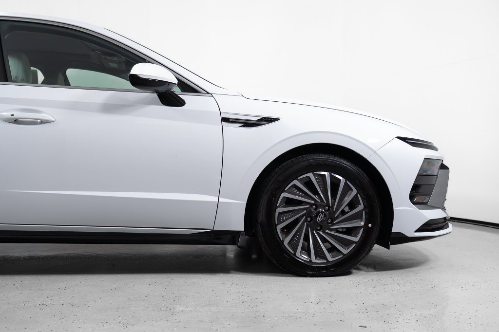 New 2026 Hyundai Sonata SEL FWD image 4