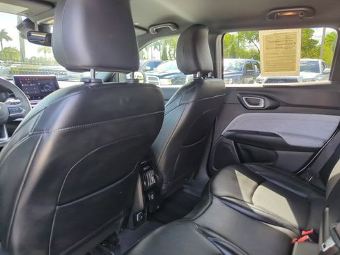 Used 2023 Jeep Compass Latitude image 19