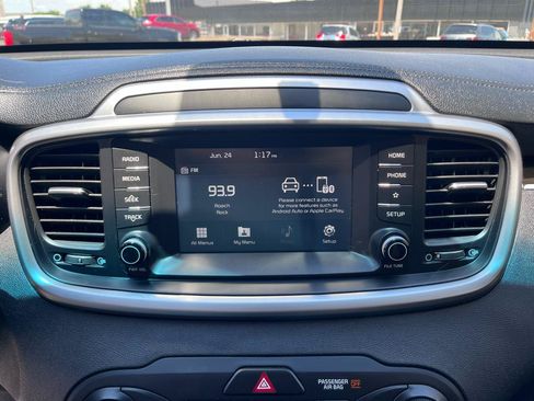 Used 2020 Kia Sorento FWD V6 image 33