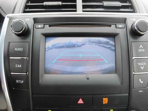 Used 2016 Toyota Camry LE image 19