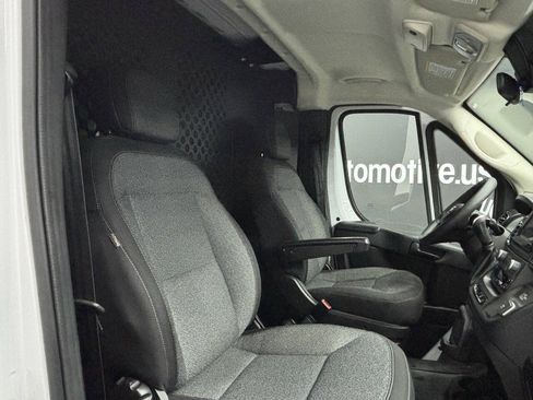 Used 2025 RAM ProMaster 2500 w/ U-Haul Equipment Group FWD image 32