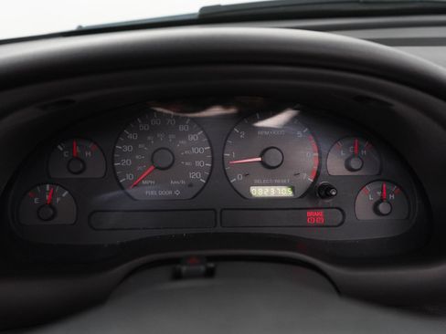 Used 2002 Ford Mustang Convertible RWD image 19