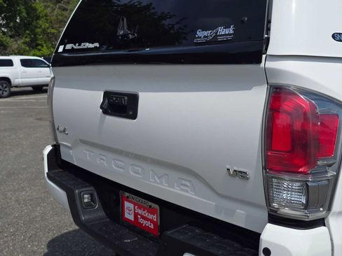 Used 2019 Toyota Tacoma Limited AWD/4WD image 13