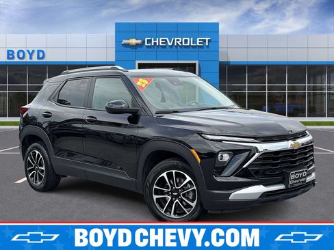 Used 2025 Chevrolet TrailBlazer LT AWD/4WD image 1